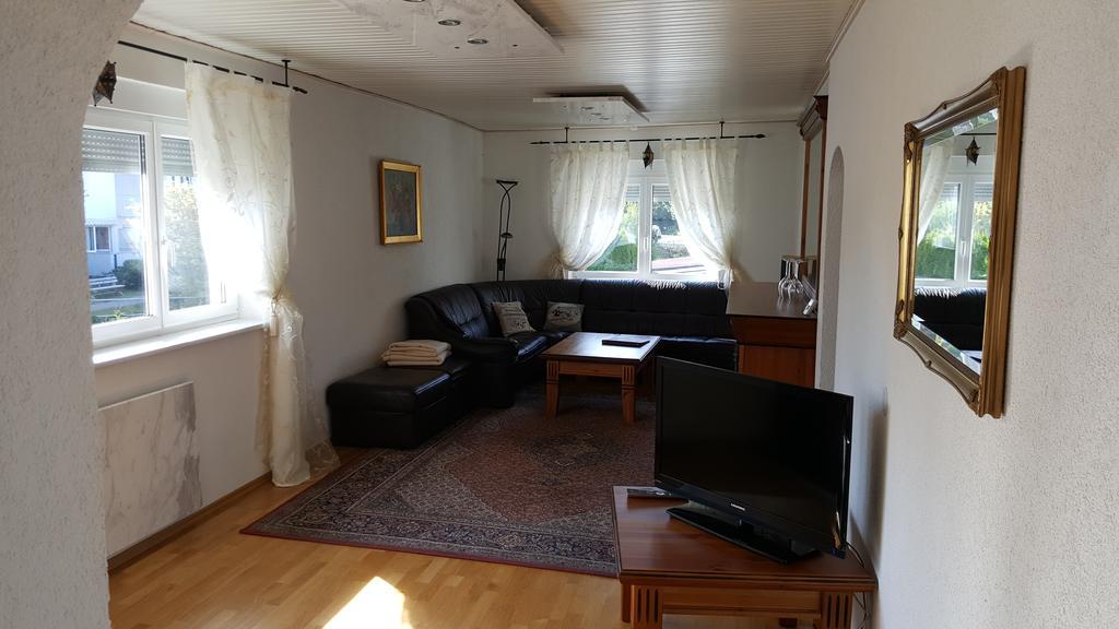 Burgauer Hof Lägenhet Exteriör bild